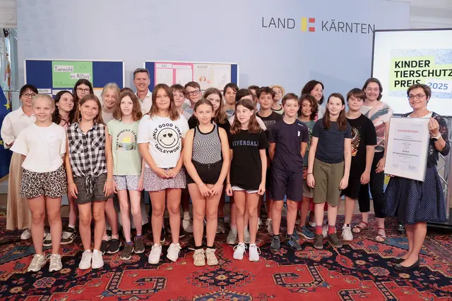 Die Schüler der 2B des Ingeborg Bachmann Gymnasiums durften sich über einen Sonderpreis freuen. | Foto: LPD Kärnten/Wajand
