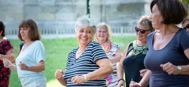 Bewegung für Körper und Geist beim Linedance am Mexikoplatz. | Foto: KWP