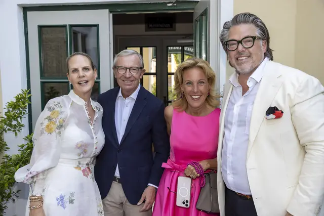 Auch Landeshauptmann Wilfried Haslauer ließ es sich nicht nehmen, direkt nach seiner Amtsübergabe an Karoline Edtstadler zu erscheinen.