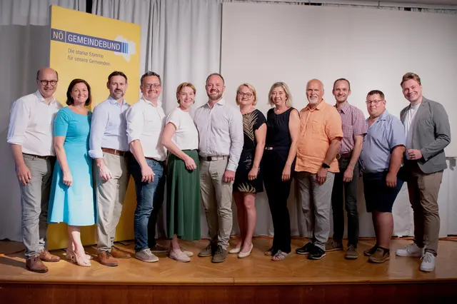 Gemeindebundpräsident Johannes Pressl, LAbg. Doris Schmidl, NAbg. Fritz Ofenauer, Bgm Peter Hießberger, Bgm Monika Fischer, Bgm Bezirksobmann Harald Lechner, Bgm Irmgard Schibich, Bgm Daniela Engelhart, Bgm Kurz Wittmann, Bgm Gerhard Berger, Bgm Arthur Rasch, LAbg Florian Krumböck | Foto: Eva Lechner