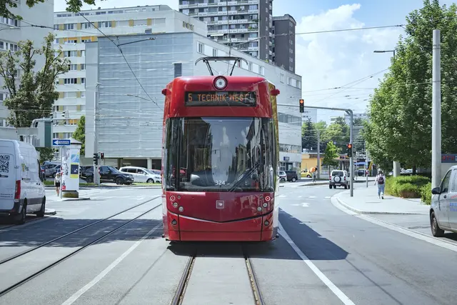 Während dieser Gleiserneuerungen am 07. Juli ist kein Straßenbahnbetrieb möglich. | Foto: IVB