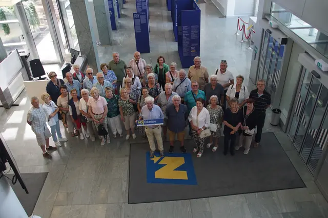 Gruppenfoto in der Empfangshalle des NÖ Landhauses. | Foto: R.Makoschitz