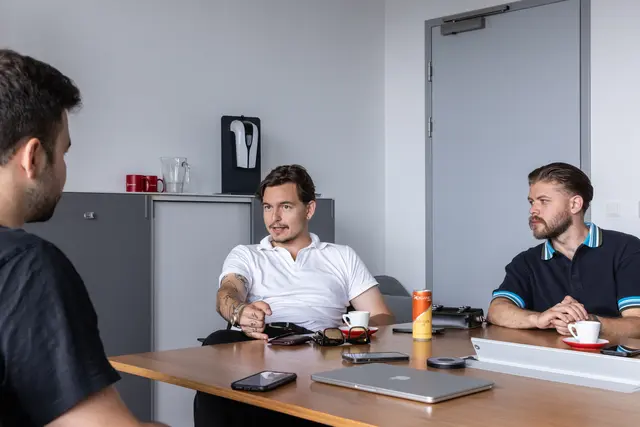 Für die Zukunft wollen sich die beiden Grazer vor allem den Spaß an den Videos behalten, auch wenn sie das Projekt als Unternehmen führen.  | Foto: Konstantinov