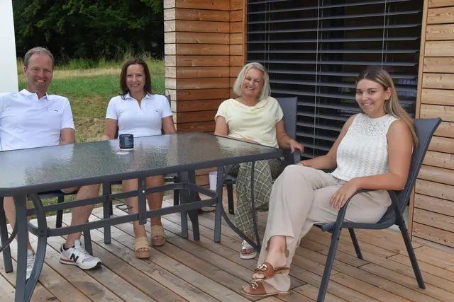 Gemütliche Runde: Wolfgang und Manuela Muhr, Heike Tröstner und Jana Gollacz | Foto: Michael Strini