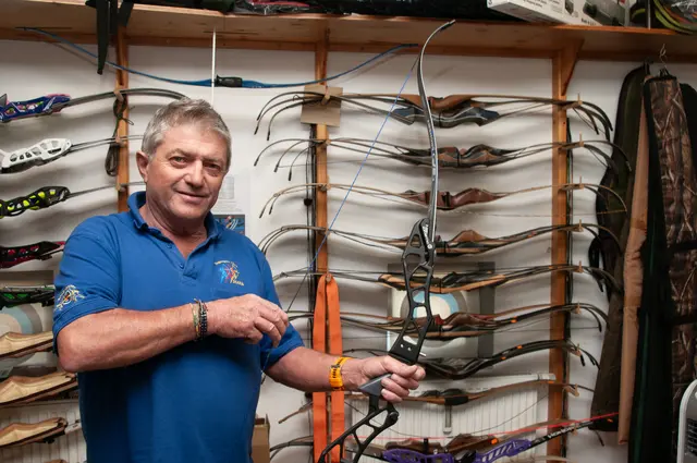 Helmuth Traxler in seinem Geschäft in der Anton-Baumgartner-Straße.  | Foto: Wolfgang Unger