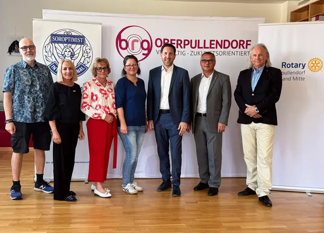 Foto (v.l.): Klaus Wukovits (Elternverein), Elisabeth Seifried und Beate Fraunschiel (Soroptimist International Club Pannonia Oberpullendorf), Nadja Hafner, Direktor Markus Neuhold, Gerhard Köppel (Lions Club Mittelburgenland), Axel Blanck (Rotary Club Burgenland Mitte) | Foto: BRGOP
