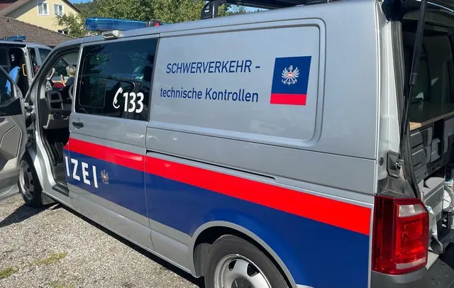 Eine Schwerverkehrsschwerpunktkontrolle auf der B180 Rechenstraße bei Nauders führte dazu, dass 142 Delikte zur Anzeige gebracht wurden. (Symbolfoto) | Foto: MeinBezirk.at
