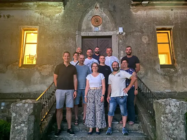 4. Reihe (oben) vlnr: Günter Wiesmayr, Florian Wandl; 3. Reihe Claudia Koppensteiner, Lukas Stiedl, Josef Gratzl, Lukas Weigl-Pollack; 2. Reihe Klaus Stebal, Martin Hackl, Fabian Schmid, Maria Strondl; 1. Reihe Bgm. Elisabeth Wachter, Norbert Maurer. | Foto: Marktgemeinde Großschönau