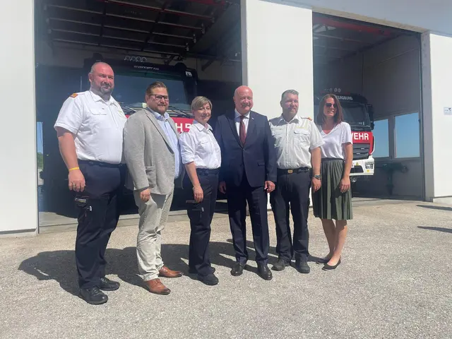 Über den Besuch von Bundeskanzler Christian Stocker durfte sich kürzlich die Feuerwehr Mattersburg freuen. | Foto: Feuerwehr Mattersburg