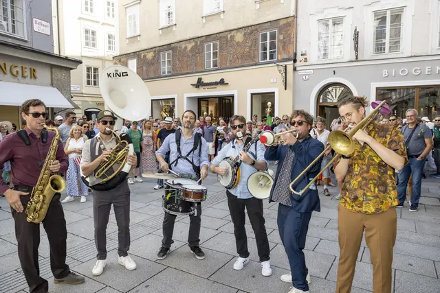 Zum zweiten Mal lädt der Altstadtverband Salzburg zum "Altstadtsamstag" am 12. Juli 2025 ein. Einheimische und StadtbesucherInnen können sich auf einen abwechslungsreichen Tag voll mitreißender Live-Musik und begeisternden Tanzaktionen in Kooperation mit Live in Salzburg und Flavourama freuen. | Foto: Andreas Kolarik