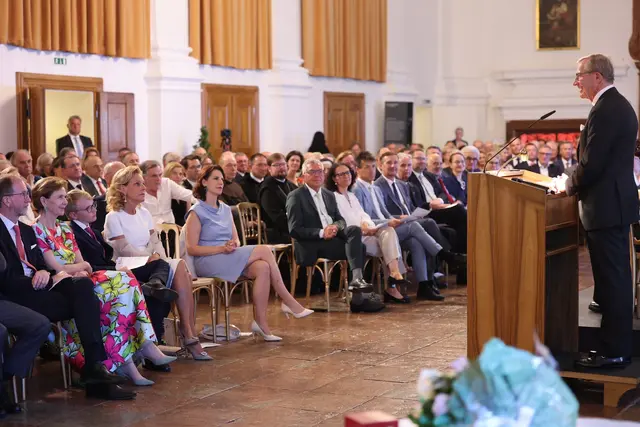 Landeshauptmann a. D. Wilfried Haslauer bei seiner Rede im Rahmen der Auszeichnung. | Foto: Land Salzburg / Franz Neumayr