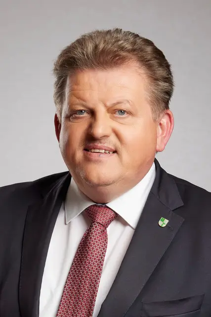 Der Bürgermeister von Steinerkirchen, Thomas Steinerberger sieht sich einer Flut an Anschuldigungen ausgesetzt – die Opposition wünscht seinen Rücktritt – er möchte über den Vorfall aufklären. | Foto: Steinerberger