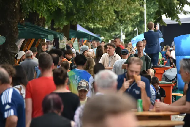 Die Europa-Allee zeigte sich "gesteckt" voll.