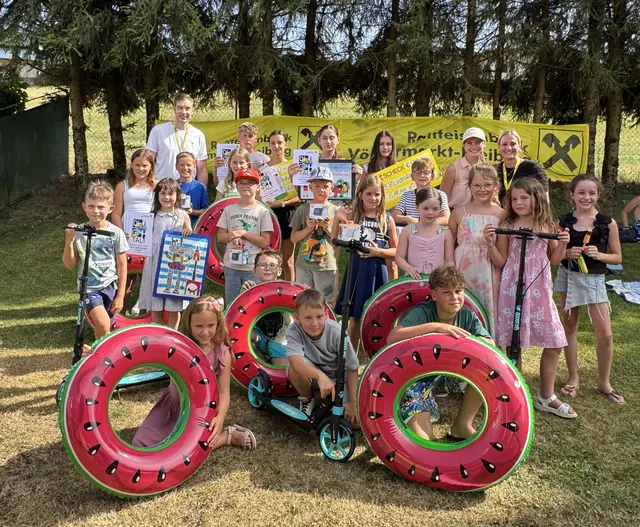 Die Raiffeisenbank Völkermarkt-Bleiburg lud zur feierlichen Preisverleihung des 55. Raiffeisen Jugendwettbewerbs ins Erlebnisschwimmbad Völkermarkt ein. | Foto: Raiffeisenbank Völkermarkt-Bleiburg