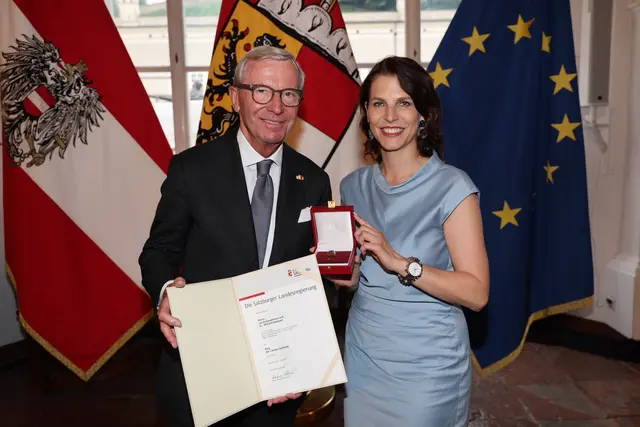 Landeshauptmann a.D Wilfried Haslauer wurde mit dem Ring des Landes geehrt. Diese höchste Auszeichnung des Landes Salzburg wurde zum 75. Mal seit 1956 verliehen. | Foto: Land Salzburg / Franz Neumayr