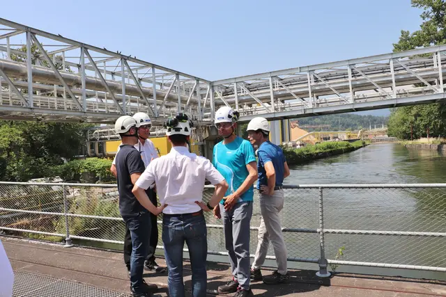 Auf der Brücke des Wasserkraftwerks mit Blick auf den Werkskanal | Foto: Edith Ertl