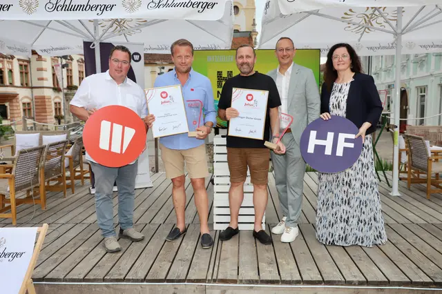 Julius Award verliehen: Walter Hochegger und Stefan Jagerhofer mit Jochen Pack, Christian Sommerbauer und Simone Pfeiffer. | Foto: Alfred Mayer