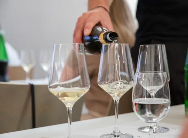 Top-Welschrieslinge gab es zu verkosten. | Foto: Wein Burgenland
