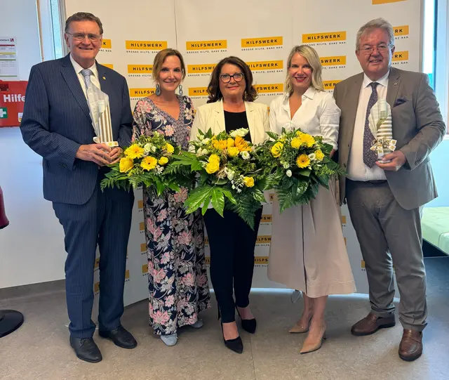 Der wiedergewählte Vorstand mit den beiden Geschäftsführern Horst Krainz und Kathrin
Partl | Foto: Hilfswerk Kärnten