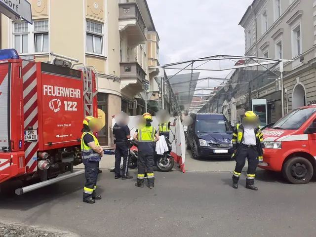 Die Feuerwehr sicherte die Unfallstelle ab. | Foto: Feuerwehr St. Veit an der Glan