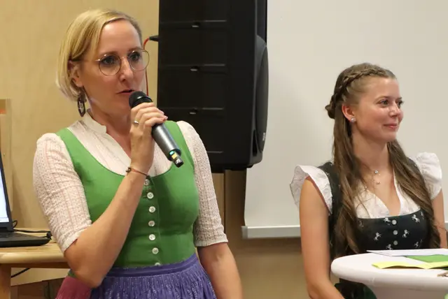 Bgm. Elke Halbwirth bei ihren Grußworten | Foto: Gerhard Langmann