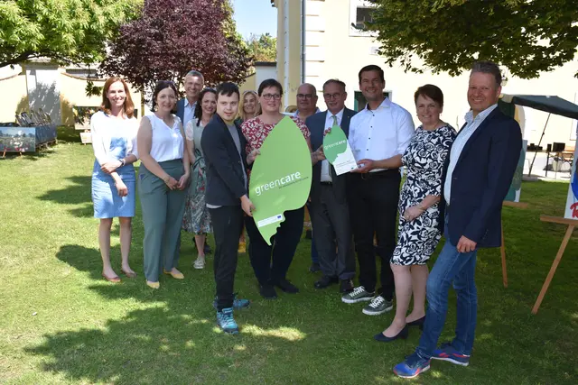 Feierliche Verleihung der Green Care-Hoftafel am Caritas-Hof | Foto: Alexandra Goll