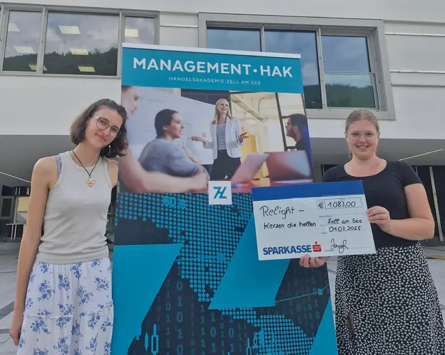 Über 1.000,00 Euro für den guten Zweck - vielen Dank an die engagierten Schülerinnen der HAK Zell | Foto: hakzell