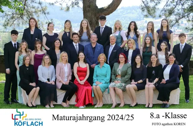 Der Maturajahrgang der 8a-Klasse mit Direktorin Gudrun Finder und dem Lehrkörper | Foto: FOTO KOREN
