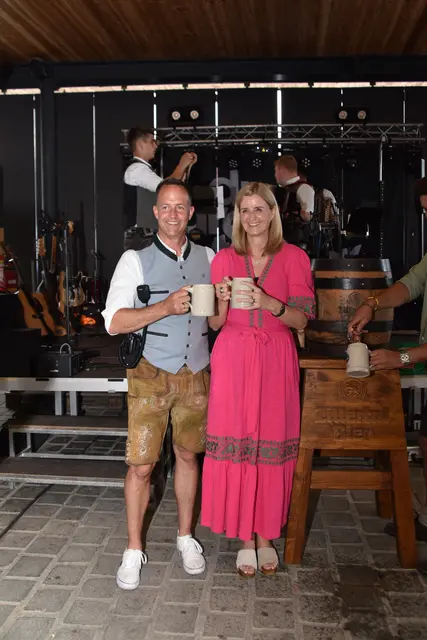 Vizebgm. Daniel Pfeifhofer und Bgm. Daniela Kampfl genossen die gute Stimmung. | Foto: Kendlbacher