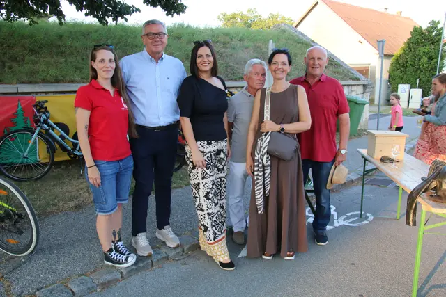 v. l. Vizebürgermeisterin Anja Tröllinger, Bürgermeister Helmut Hareter, LT-Präsidentin Astrid Eisenkopf, Thomas, Dr. Bianca Zuschnig und alt Bgm. Josef Tröllinger 
