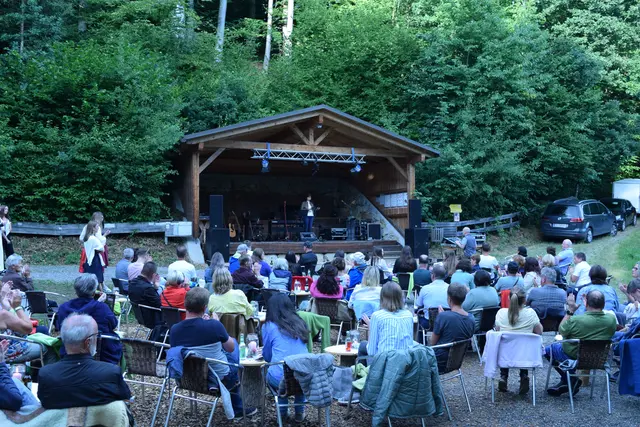 Taktgfühl aus Schönau, Ines und Victoria aus Pabneukirchen, Christoph Lenz aus Tragwein begeisterten beim Kultursommer Pabneukirchen. | Foto: Josef Lumetsberger