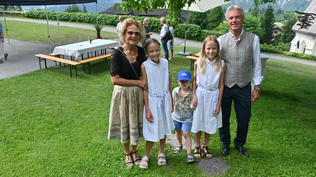Christa und Stefan Brandstätter mit ihrern Enkeln Viola, Livius und Luisa