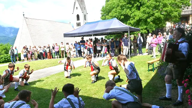 Die Hochstadler Buam in Aktion mit Akkordeonspieler Andreas Kronabetter