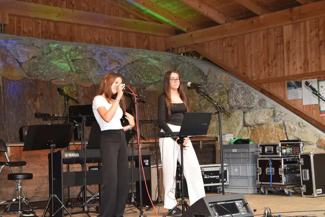 Taktgfühl aus Schönau, Ines und Victoria aus Pabneukirchen, Christoph Lenz aus Tragwein begeisterten beim Kultursommer Pabneukirchen. | Foto: Josef Lumetsberger