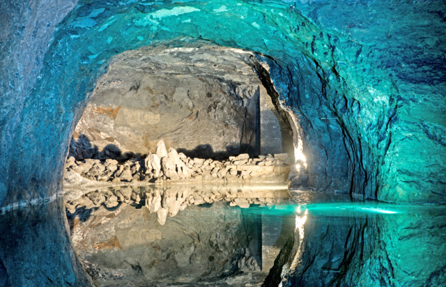 Die Seegrotte Hinterbrühl bietet mehr als „nur“ eine Bootsfahrt auf dem größten unterirdischen See Europas. Stollen, ein Verlies und eine Kapelle warten darauf, entdeckt zu werden. | Foto: Seegrotte Hinterbrühl
