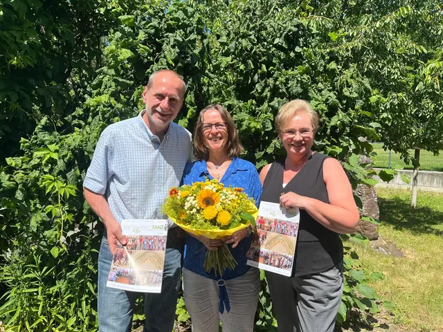 Kaufmännische Direktor Gregor Herzog; Jubilarin Ursula Lang, Pflegedirektorin Monika Gigerl. | Foto: BNDF