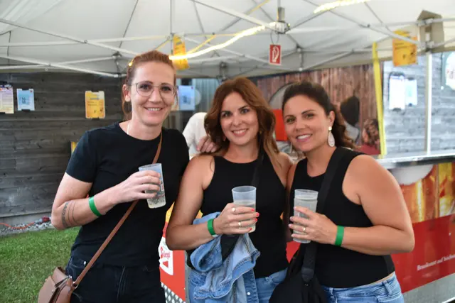 Patrizia, Johanna und Lisa ließen sich von der guten Stimmung anstecken. | Foto: Kendlbacher
