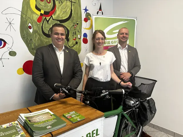 Die Gemeinderäte der Welser Grünen Alessandro Schatzmann mit Miriam Faber und Stadtrat Thomas Rammerstrofer wollen ihren Beitrag für eine lebenswerte Stadt leisten. | Foto: MeinBezirk