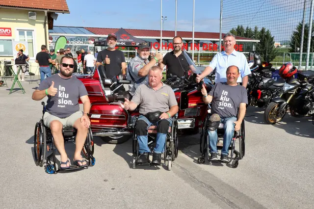 Die Vertreter BSG Hartberg Fürstenfeld, Stefan Pflanzl, Robert Narnhofer und Johann Wirth im Kreis einiger Ehrengäste. | Foto: Alfred Mayer