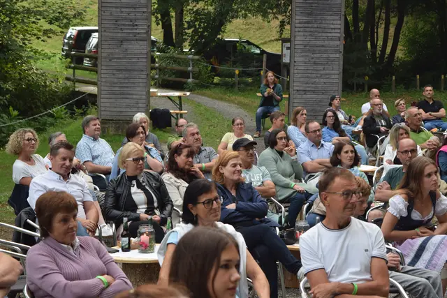 Taktgfühl aus Schönau, Ines und Victoria aus Pabneukirchen, Christoph Lenz aus Tragwein begeisterten beim Kultursommer Pabneukirchen. | Foto: Josef Lumetsberger