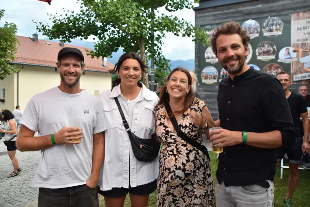 Familie Hyden und Familie Pittl genossen das bunte Treiben am Dorffest. | Foto: Kendlbacher