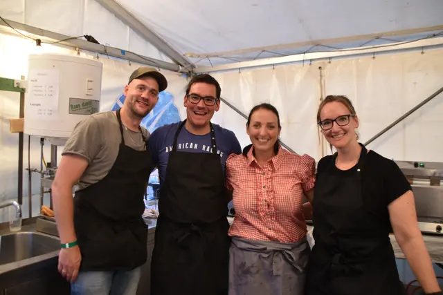 Die Milser Vereine sorgten mit viel Einsatz für volle Teller, kühle Getränke und strahlende Gesichter. | Foto: Kendlbacher