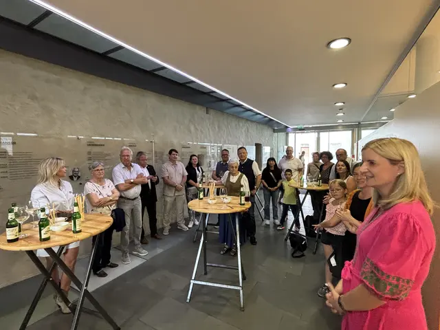 Bgm. Daniela Kampfl begrüßt die Ehrengäste im Gemeindeamt. | Foto: Kendlbacher