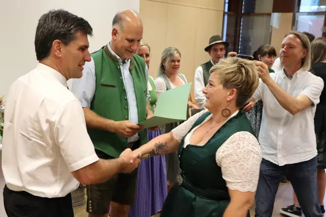 Herzliche Gratulation und alles Gute! | Foto: Gerhard Langmann