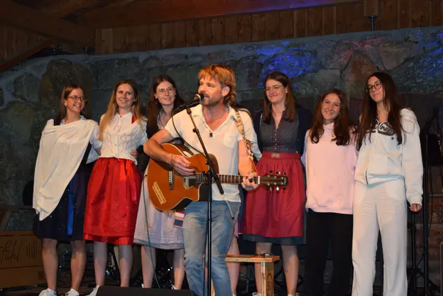Taktgfühl aus Schönau, Ines und Victoria aus Pabneukirchen, Christoph Lenz aus Tragwein begeisterten beim Kultursommer Pabneukirchen. | Foto: Josef Lumetsberger