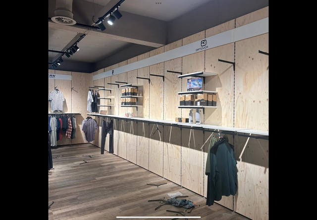 Ganze Regalwände wurden in Reutte komplett leergeräumt. | Foto: Intersport Kaltenbrunner/FB