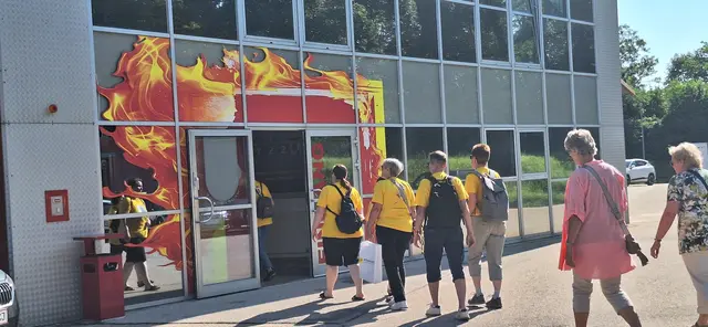 "Feuriger" Empfang bei der Hauptfeuerwehr-Wache Krems.