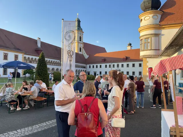 Gute Gespräche in traumhafter Kulisse  | Foto: Josef Goldhofer