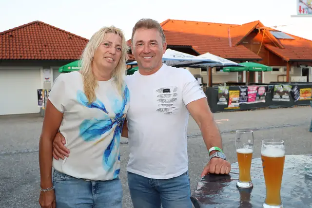 Alexandra und Gottfried freuen sich über einen wunderschönen Partyabend. | Foto: Markus Bäumler/zema-medien.de