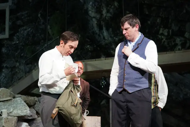 Auf der Freundschaft von Anton Falger (Bernhard Wolf) und Elias (Stefan Bauer) liegt ein Schatten. | Foto: Reichel